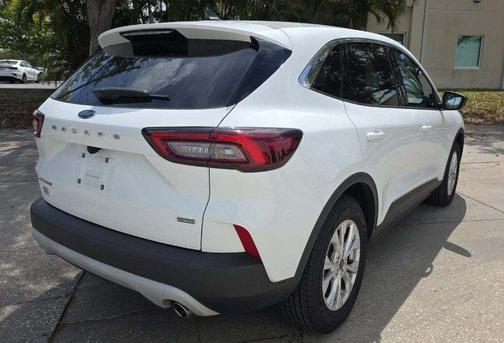 Oxford White 2023 Ford Escape Active