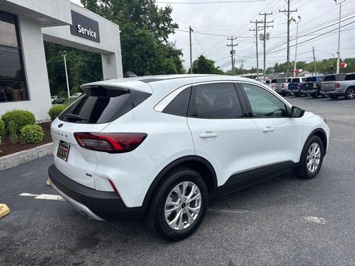 Oxford White 2023 Ford Escape Active