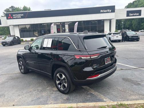 Diamond Black Crystal Pearlcoat 2023 Jeep Grand Cherokee 4xe Base