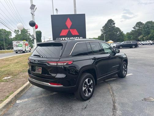 Diamond Black Crystal Pearlcoat 2023 Jeep Grand Cherokee 4xe Base