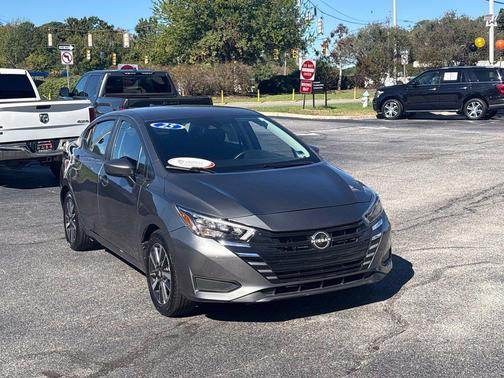 Gun Metallic 2025 Nissan Versa 1.6 SV