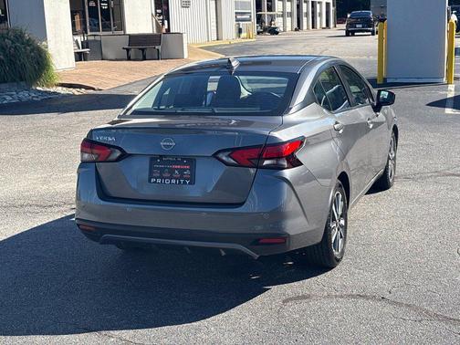 Gun Metallic 2025 Nissan Versa 1.6 SV