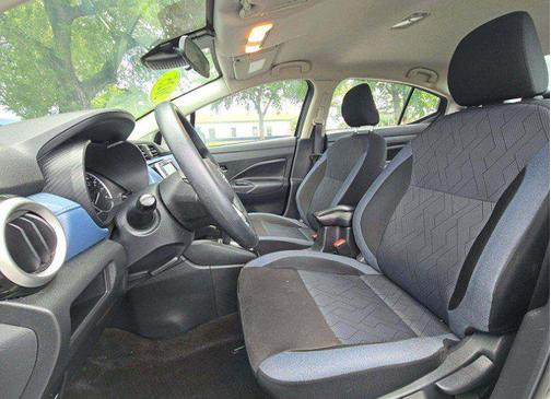 Gun Metallic 2025 Nissan Versa 1.6 SV