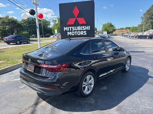 Deep Black Pearl 2022 Volkswagen Jetta 1.5T SE