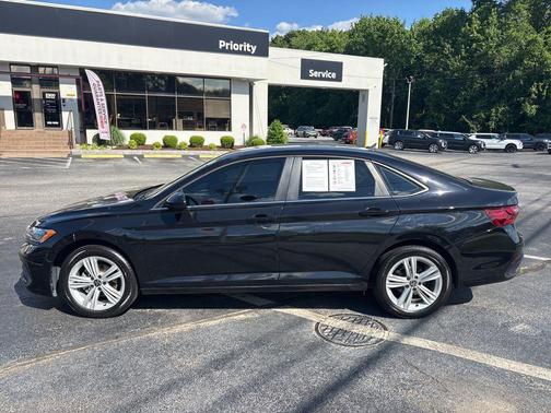 Deep Black Pearl 2022 Volkswagen Jetta 1.5T SE