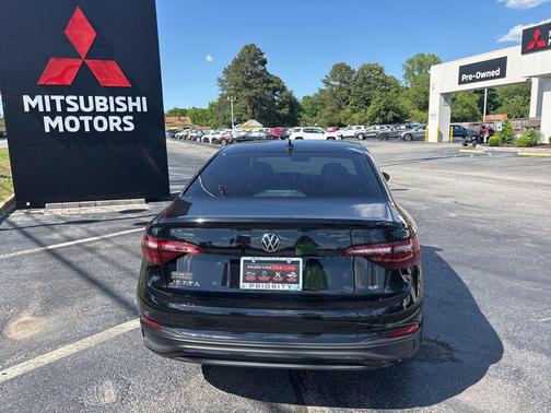 Deep Black Pearl 2022 Volkswagen Jetta 1.5T SE