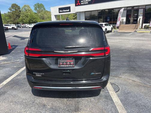 Brilliant Black Crystal Pearlcoat 2023 Chrysler Pacifica Hybrid Touring L