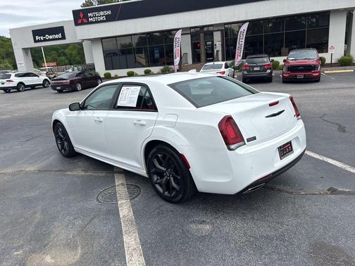 Bright White 2023 Chrysler 300 Touring
