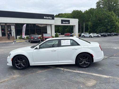 Bright White 2023 Chrysler 300 Touring