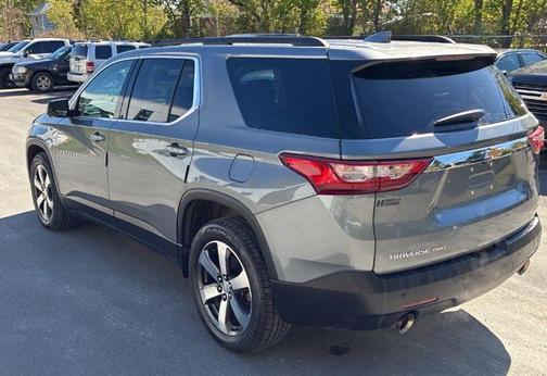 Satin Steel Metallic 2021 Chevrolet Traverse LT Leather