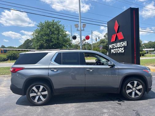 Satin Steel Metallic 2021 Chevrolet Traverse LT Leather