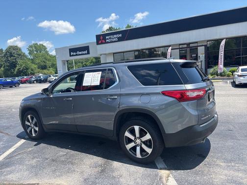 Satin Steel Metallic 2021 Chevrolet Traverse LT Leather