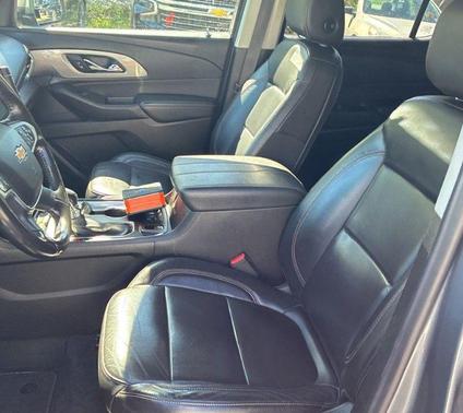Satin Steel Metallic 2021 Chevrolet Traverse LT Leather