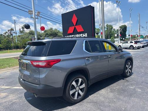 Satin Steel Metallic 2021 Chevrolet Traverse LT Leather