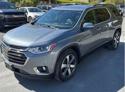 Satin Steel Metallic 2021 Chevrolet Traverse LT Leather