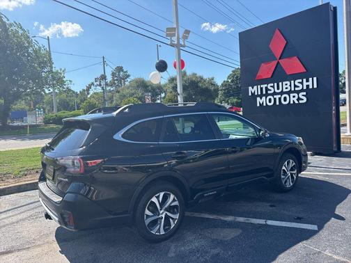 Crystal Black Silica 2022 Subaru Outback Limited