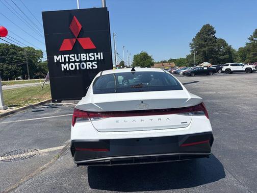 Serenity White 2025 Hyundai ELANTRA HEV Limited