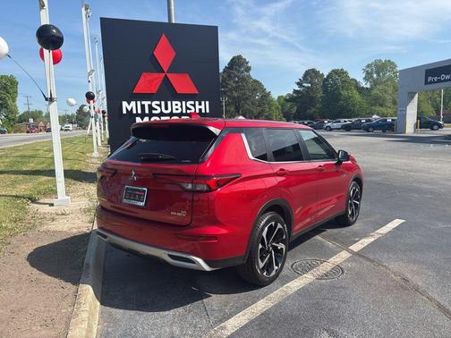 Red Diamond 2023 Mitsubishi Outlander PHEV SE S-AWC