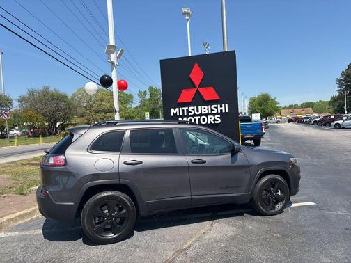 Granite Crystal Metallic Clearcoat 2020 Jeep Cherokee Altitude
