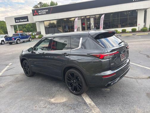 Graphite Gray 2026 Mitsubishi Outlander SE
