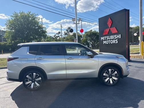 Alloy Silver Metallic 2025 Mitsubishi Outlander SE S-AWC