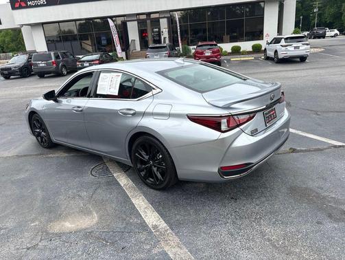 Iridium 2023 Lexus ES 300h F SPORT Handling
