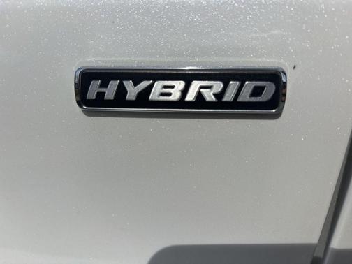 Star White Metallic Tri-Coat 2024 Ford Escape ST-Line