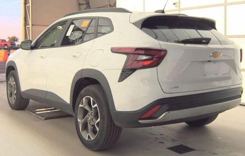 Summit White 2025 Chevrolet Trax LT