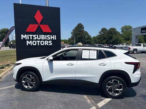 Summit White 2025 Chevrolet Trax LT