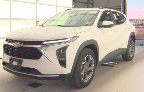 Summit White 2025 Chevrolet Trax LT