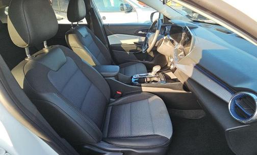 Summit White 2025 Chevrolet Trax LT