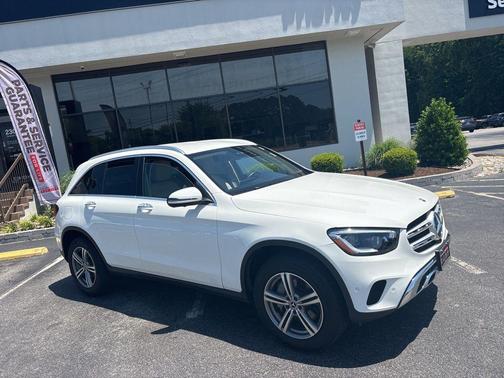 White 2022 Mercedes-Benz GLC 300 4MATIC