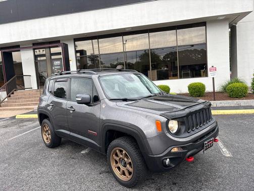 Granite Crystal Metallic Clearcoat 2016 Jeep Renegade Trailhawk