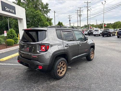 Granite Crystal Metallic Clearcoat 2016 Jeep Renegade Trailhawk