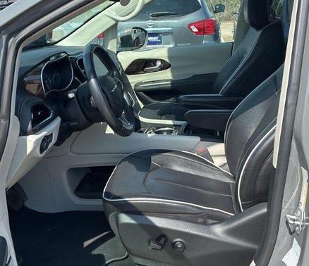 Ceramic Gray Clearcoat 2022 Chrysler Pacifica Limited