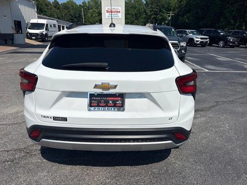 Summit White 2024 Chevrolet Trax LT