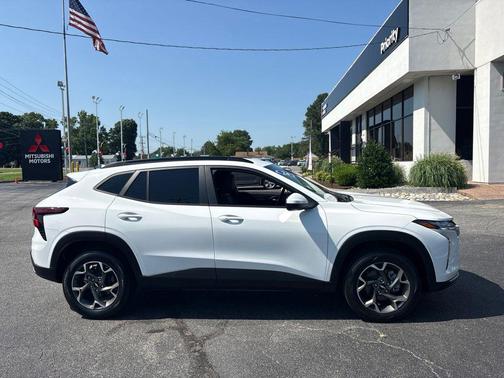 Summit White 2024 Chevrolet Trax LT