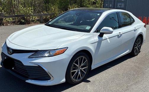 Wind Chill Pearl 2021 Toyota Camry XLE