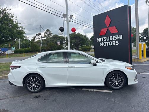 Wind Chill Pearl 2021 Toyota Camry XLE