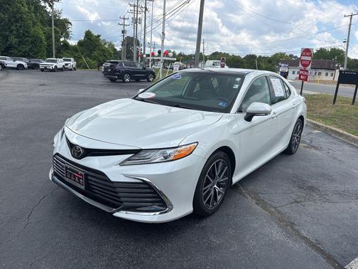 Wind Chill Pearl 2021 Toyota Camry XLE
