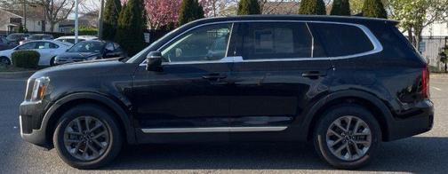Ebony Black 2023 Kia Telluride LX
