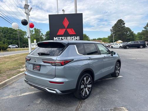Moonstone Gray Metallic 2026 Mitsubishi Outlander SE 1.5T 2WD