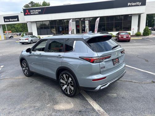 Moonstone Gray Metallic 2026 Mitsubishi Outlander SE 1.5T 2WD