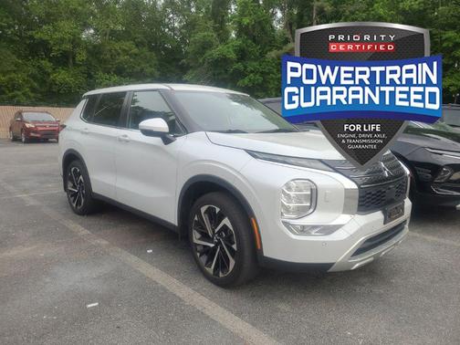 White 2022 Mitsubishi Outlander SE
