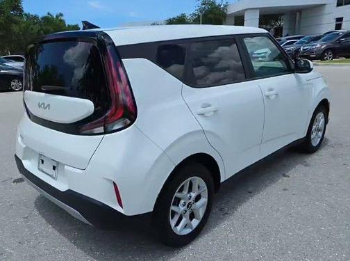Snow White Pearl 2024 Kia Soul LX