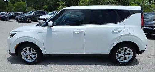 Snow White Pearl 2024 Kia Soul LX