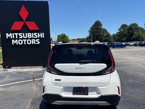 Snow White Pearl 2024 Kia Soul LX