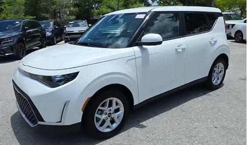 Snow White Pearl 2024 Kia Soul LX