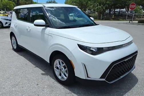 Snow White Pearl 2024 Kia Soul LX