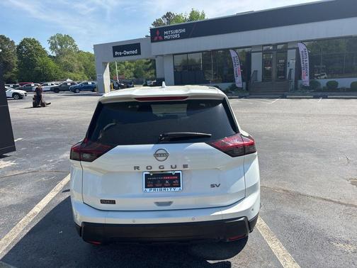 Everest White Pearl 2024 Nissan Rogue SV